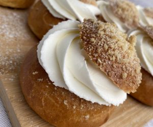 Vastlakukkel vahukoorega